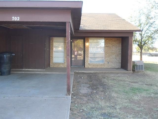 Primary Photo - 702 Chaparral Cir