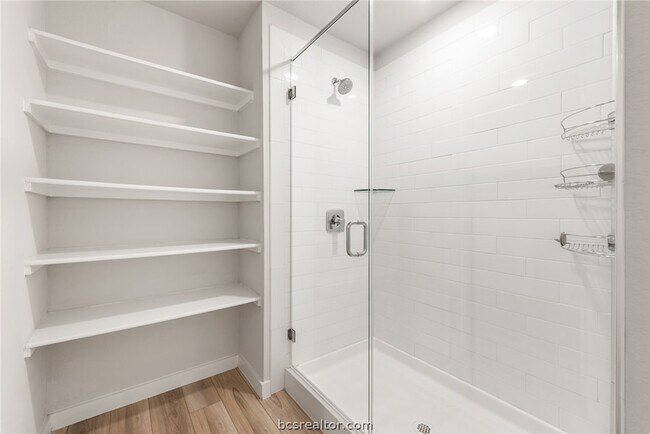 Building Photo - 918 Kickapoo Ln