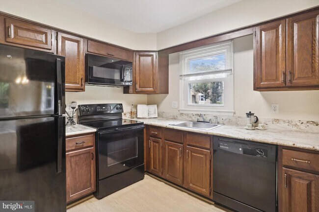 Building Photo - 7561 Heatherton Ln