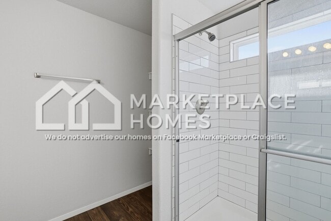 Building Photo - 904 SW Loudon Dr