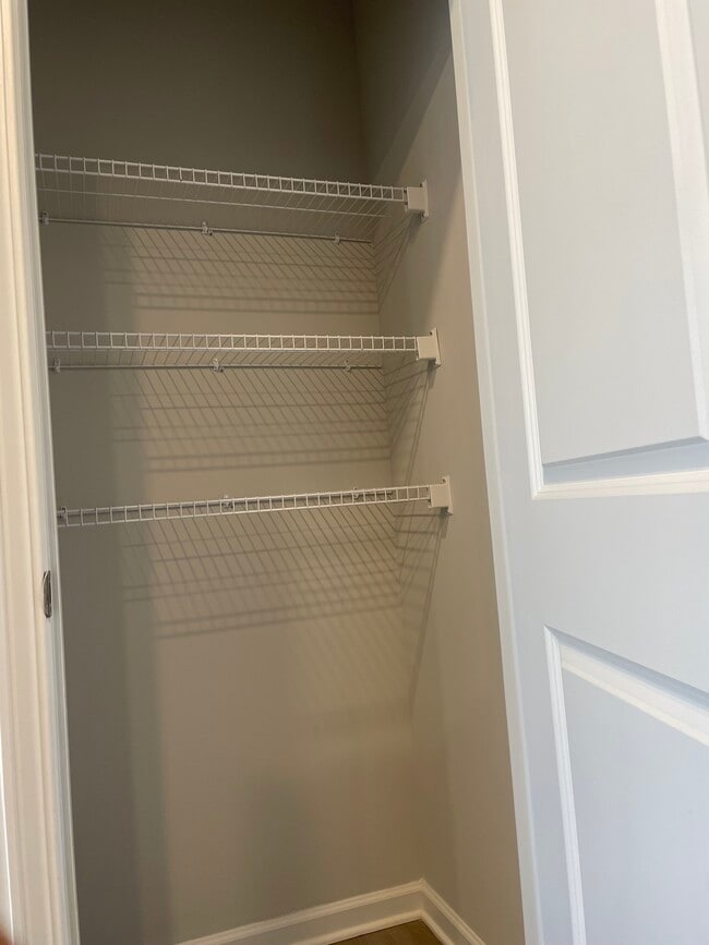 Building Photo - 112 Briarwood Dr E