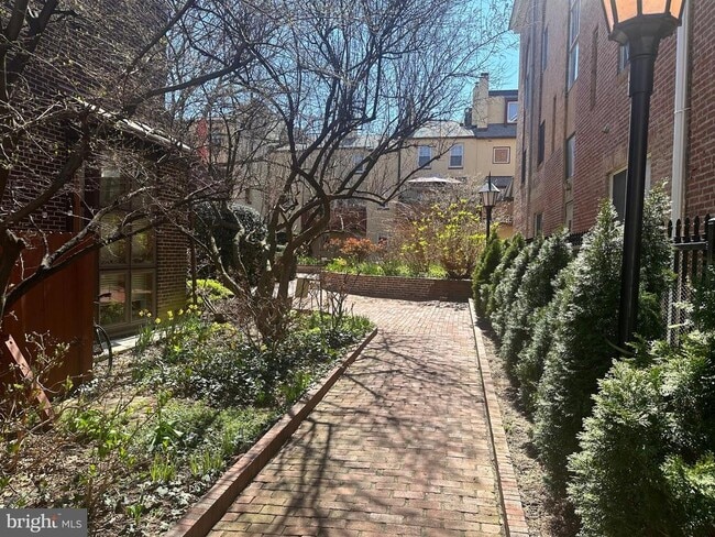 Building Photo - 1106 Lombard St