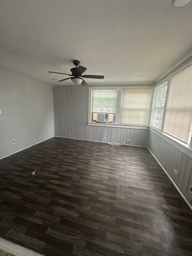 Building Photo - Remolded 2 bedroom 1 bath over a huge 2 car garage