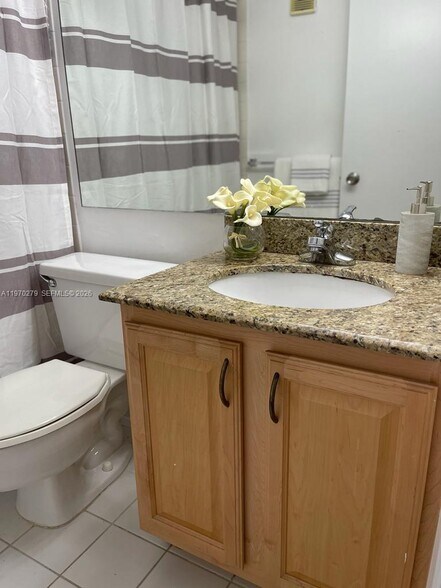 Building Photo - 770 Claughton Island Dr