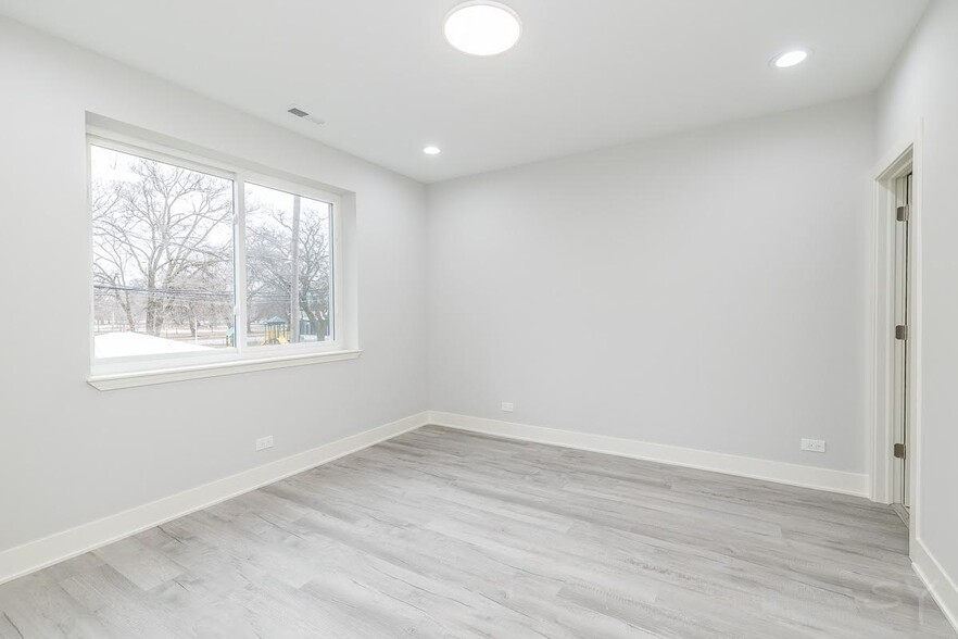 Building Photo - 1230 S Fairfield Ave