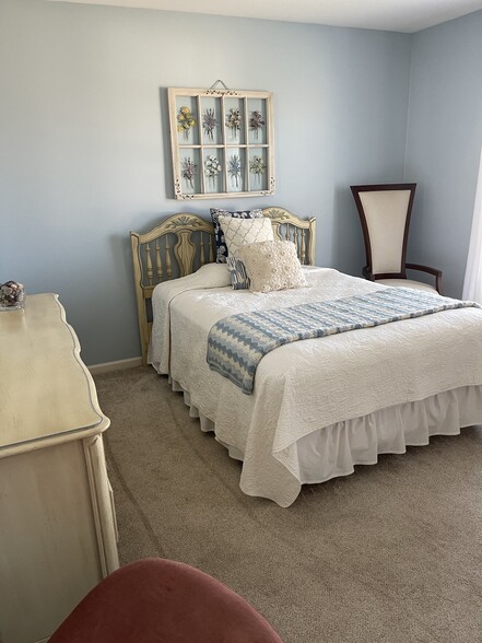 Upstairs north bedroom - 6349 Woodhall Ct