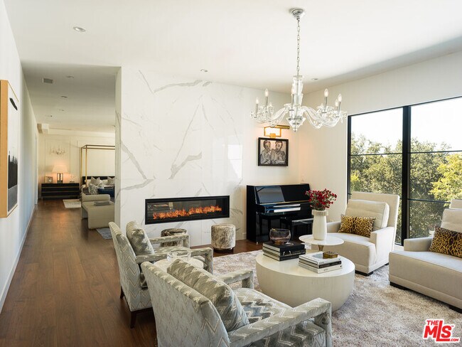 Building Photo - 5192 Parkway Calabasas