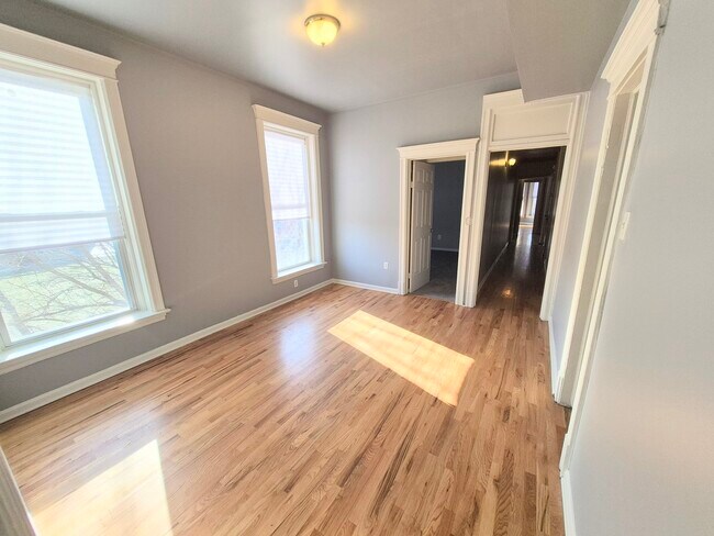 Building Photo - 4243 S Calumet Ave