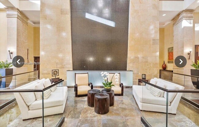 Building Photo - 16275 Collins Ave
