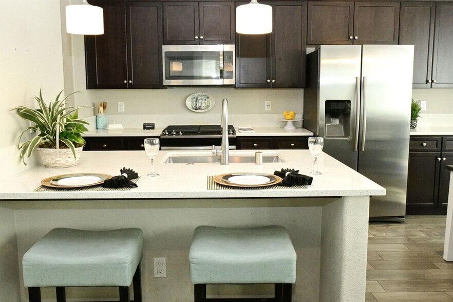 Building Photo - 2580 N McArthur Ave