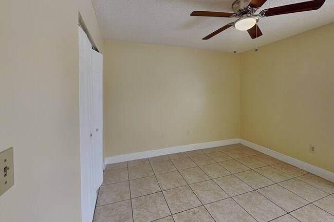 Building Photo - 479 Prestwick Pl