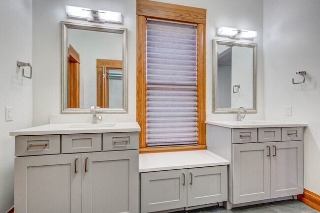 Building Photo - Gorgeous 3BD/2.5BA Downtown Boulder Home- ...