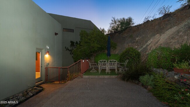 Building Photo - 44 W Foothill Dr