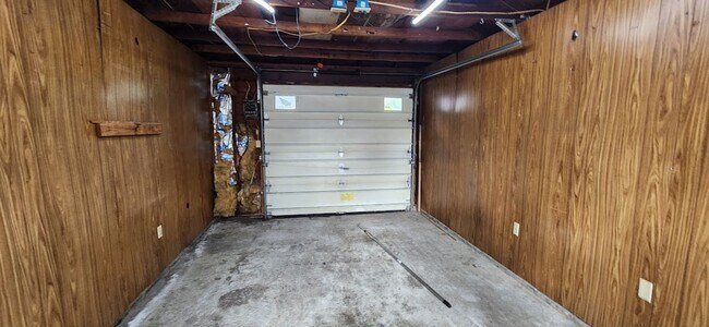 Building Photo - Delightful 3 Bedroom Mid-Century Ranch Hom...