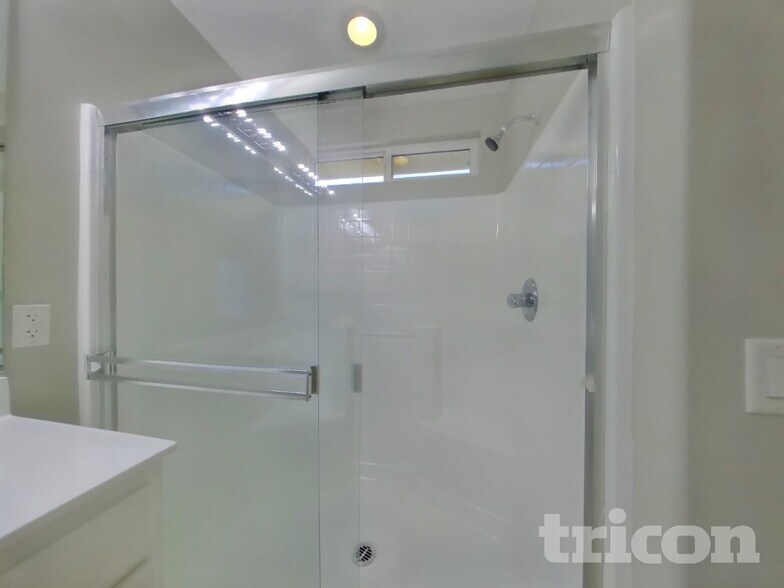 Building Photo - 1431 Bittersweet Dr