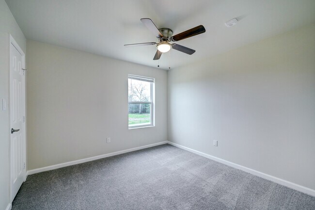 Building Photo - 155 Plez Morgan Dr