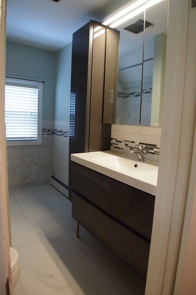 Building Photo - 141 Johnson St