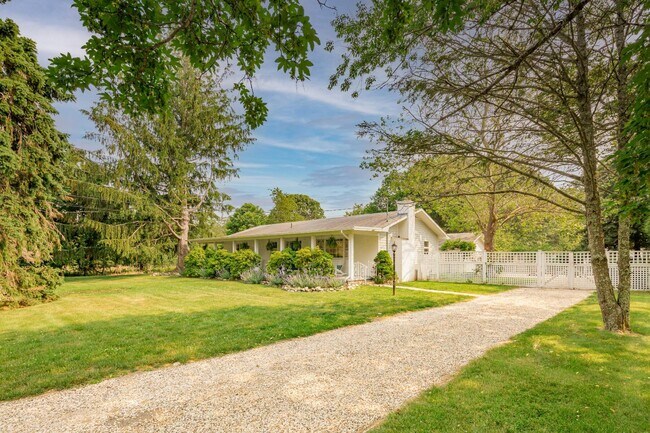 Building Photo - 2 Tims Trail