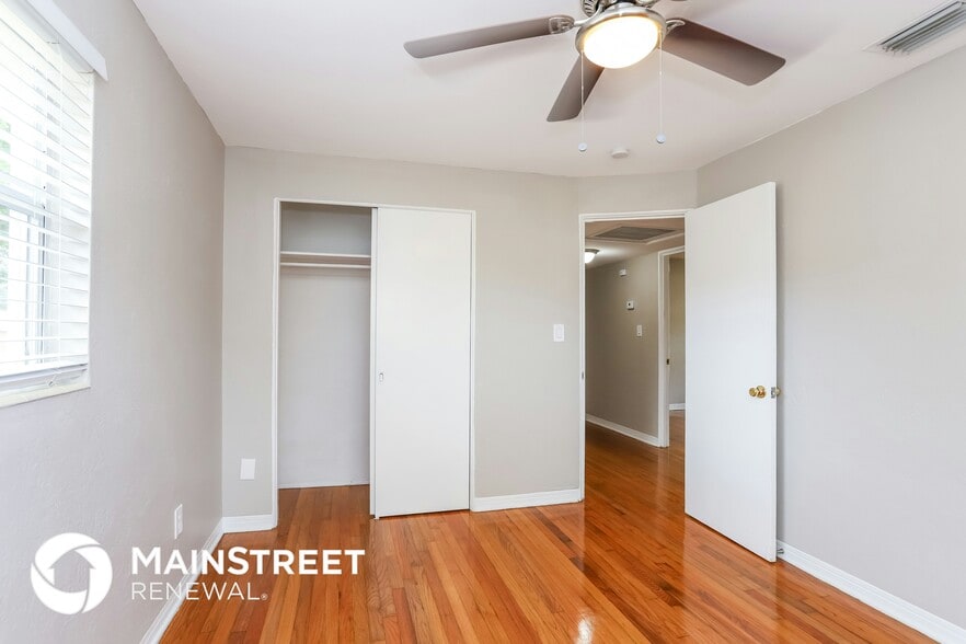 Building Photo - 8054 34th Ave N