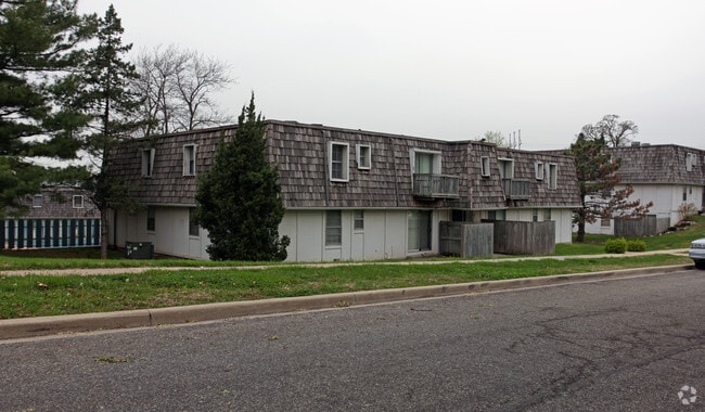 Primary Photo - Hickory Hills Apartments