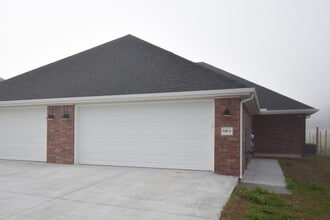 Building Photo - 3 Bedroom 2 Bath Duplex in Prairie Grove!!