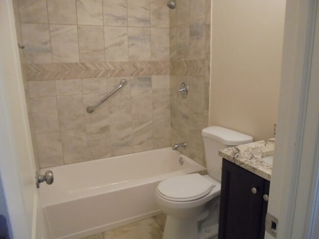 Building Photo - 1085 Hecker Dr
