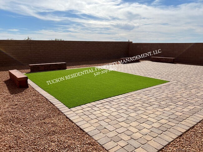 Building Photo - 13142 E Cembeline Ln