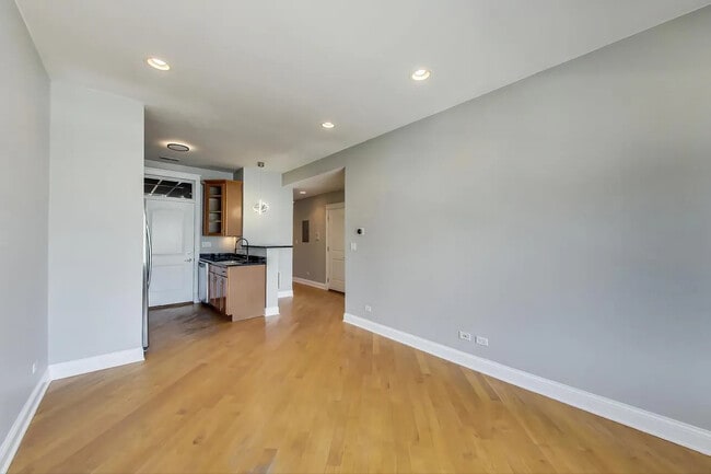 Building Photo - 1910 N Washtenaw Ave