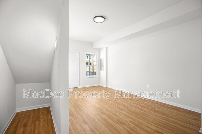 Building Photo - 1424 William St