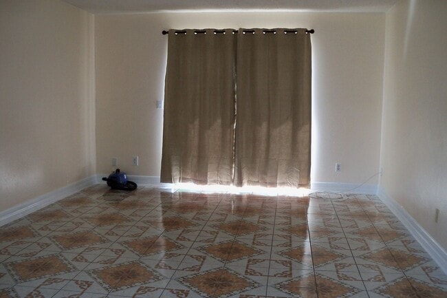 Building Photo - 2 Bedroom 2 full Bath home on cul-de-sac