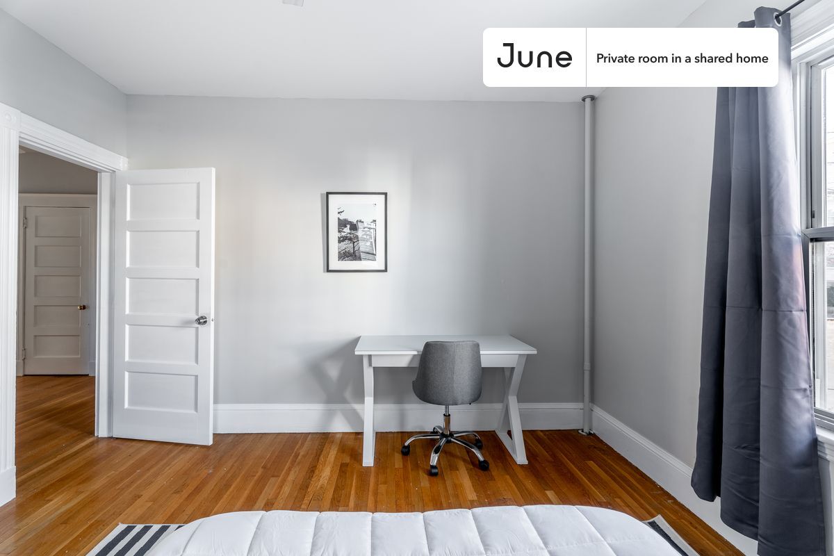 Building Photo - Room in Shared 3 bed/1 bath home