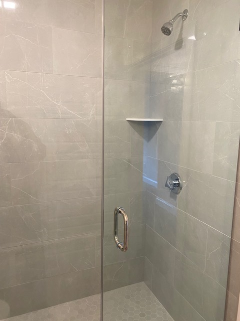 WALK-IN SHOWER - 116 Tremont St