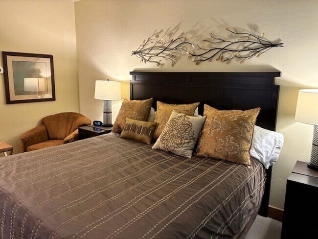 Building Photo - Summer Seasonal Rental - The Cache at Union Creek #3-101