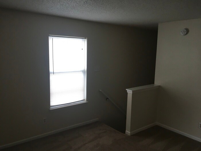 Building Photo - 10879 Walnut Grove Bend