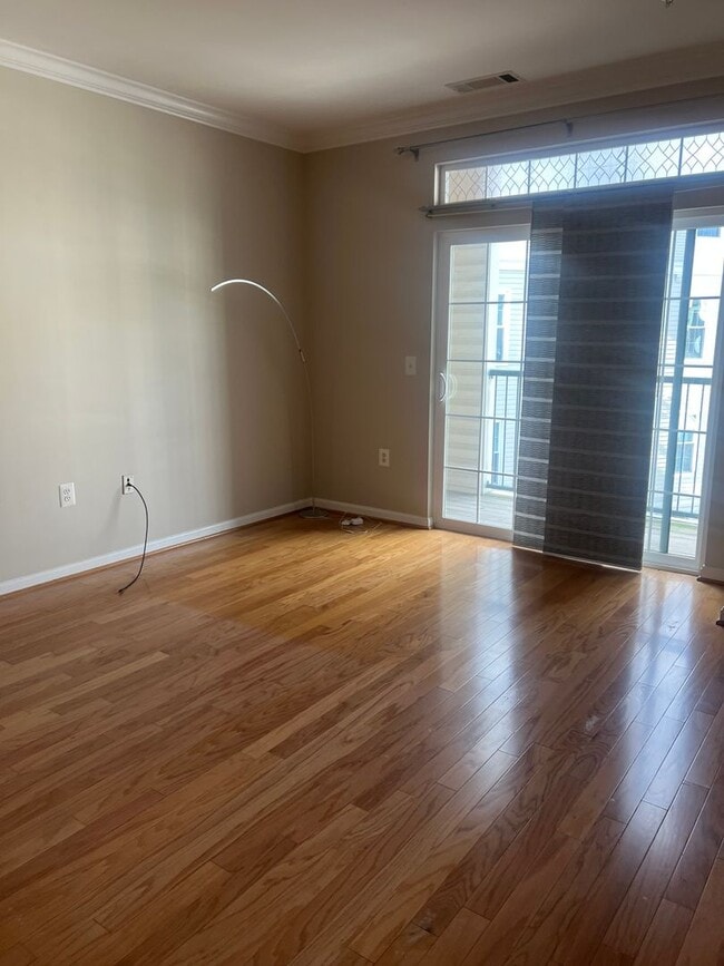 Building Photo - Crystal City 1 bedroom 1 bath condo
