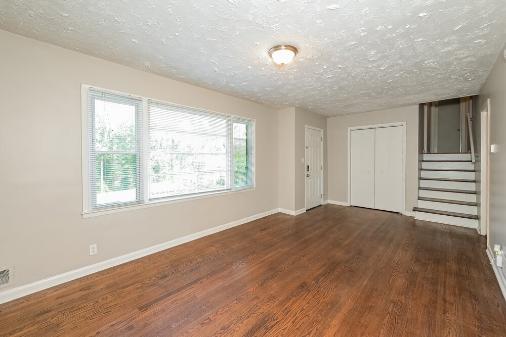 Building Photo - 2407 Oakridge Ct