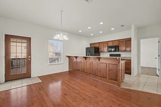 Building Photo - Spacious 3-Bed Duplex in Bentonville with Granite Elegance – Your Ideal Home Awaits!