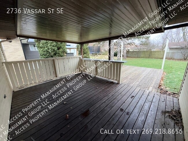 Building Photo - 2736 Vassar Dr SE