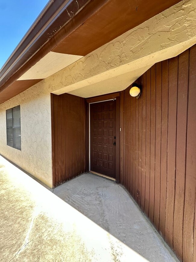 Building Photo - Now Available - 2 Bedroom 1.5 Bathroom Con...