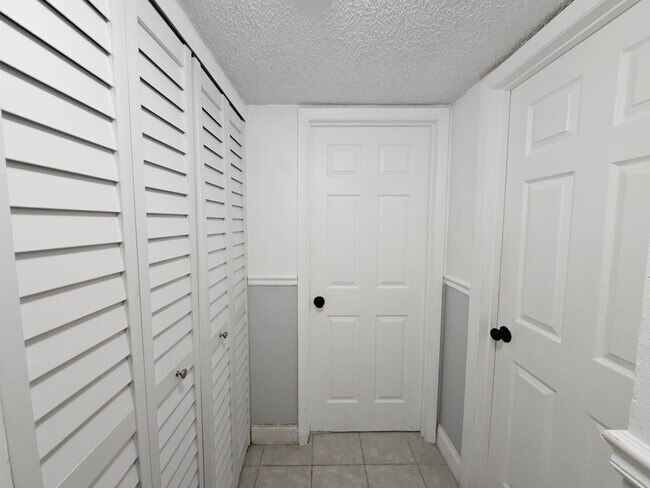 Building Photo - 1005 S Flagler Ave