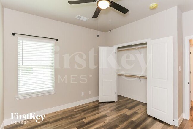 Building Photo - 216 Rousseau St