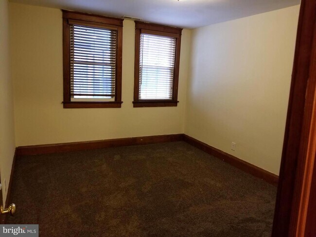 Building Photo - 3203 Mary Ave