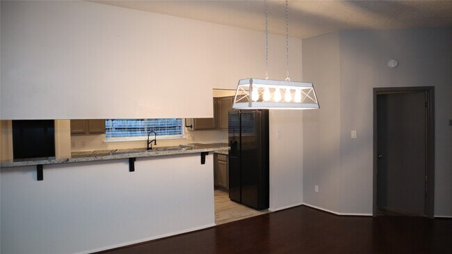 Building Photo - 2515 Edgedale Dr