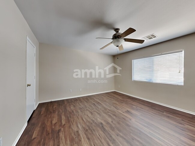 Building Photo - 1330 Summer Dawn Ave