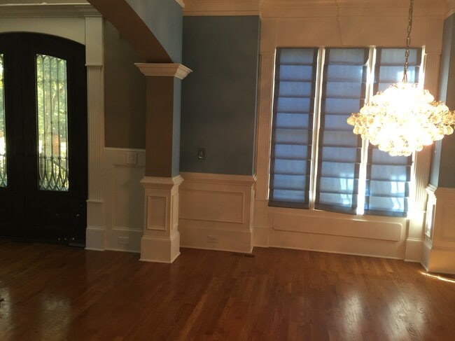 Building Photo - 5000 Wildeoak Trail