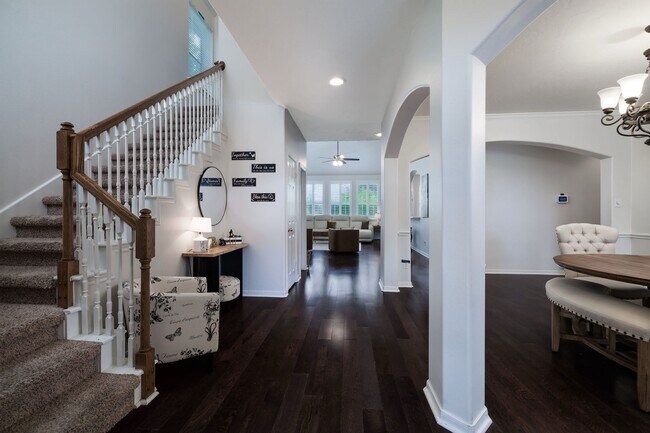 Building Photo - 19 Pine Dr