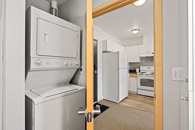 Building Photo - Top-Floor Studio with Stunning Views in Capitol Hill