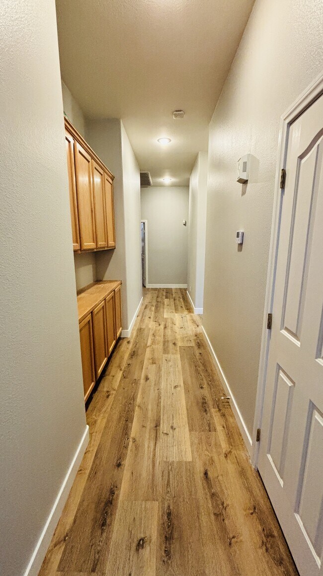 Building Photo - 917 Coldwater Falls Way