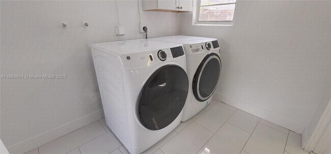 Building Photo - 200 NW 9th St