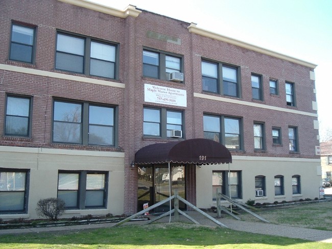 Primary Photo - Maple Manor Apartments